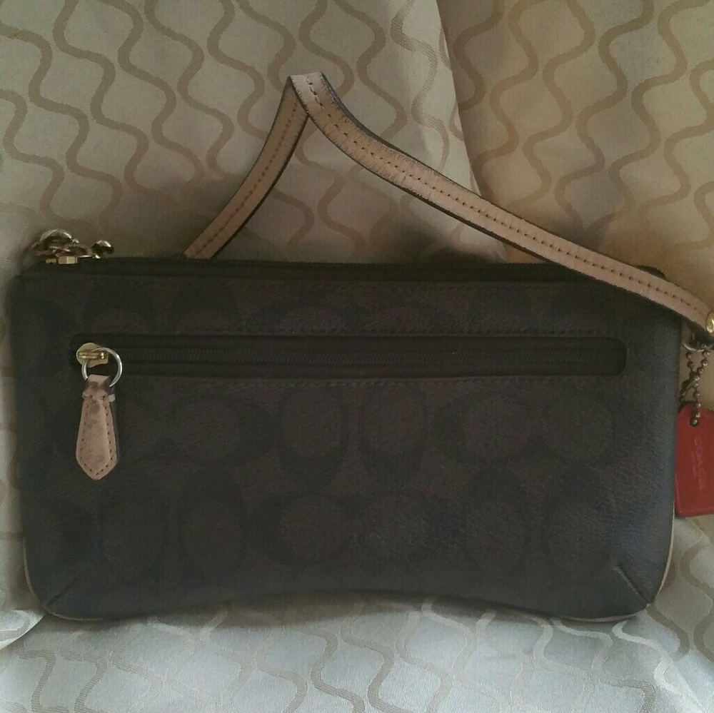 Coach wristlet - Picture 4 of 4